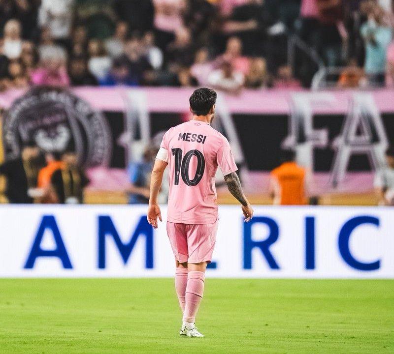 Vào sinh nhật lần thứ 38 của mình, Messi tiếp tục kỷ lục kỳ diệu của mình! Anh chưa bao giờ bị loại ở vòng bảng trong sự nghiệp của mình