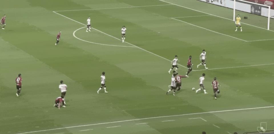 Hiệp 1 J2 League: Kandai Keito ghi bàn từ trên trời, Sapporo tạm thời dẫn trước Kumamoto 0-1