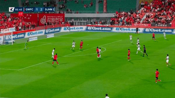Đầu tiên, Jeonbuk lội ngược dòng từ thế bị dẫn 0-2 để giành chiến thắng 3-0, và sau đó Gangwon ghi hai bàn trong thời gian bù giờ để gỡ hòa. Bạn nghĩ gì về đội tuyển Hàn Quốc K hôm nay?