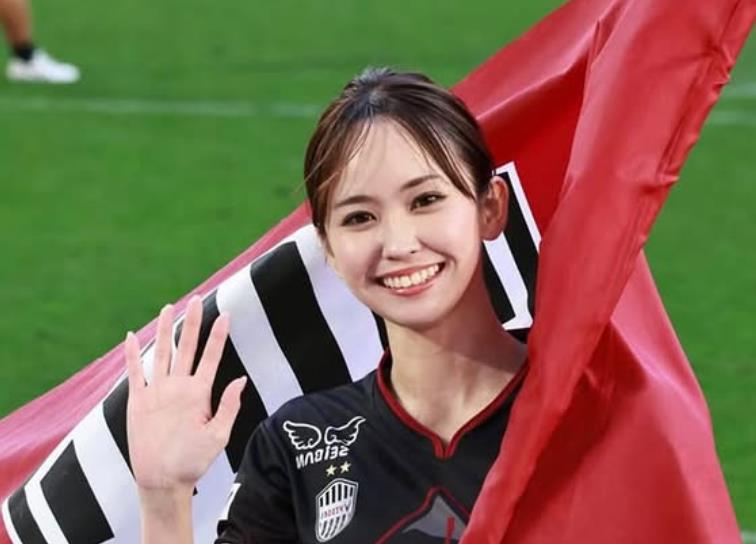 Chuyến tham quan của những người hâm mộ làm đẹp chuyên nghiệp Nhật Bản: Vào mùa hè nóng nực, thật ngọt ngào khi có bạn