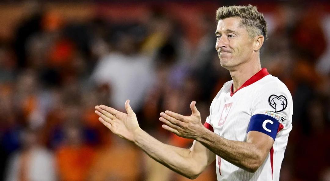 Lewandowski: Huấn luyện viên đã hoàn toàn thuyết phục tôi. Chỉ cần chúng tôi có thái độ đúng đắn, chúng tôi có thể giành điểm trước các đội mạnh.